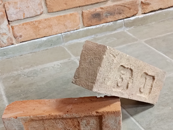 Tehlička pre záhradnú architektúru 